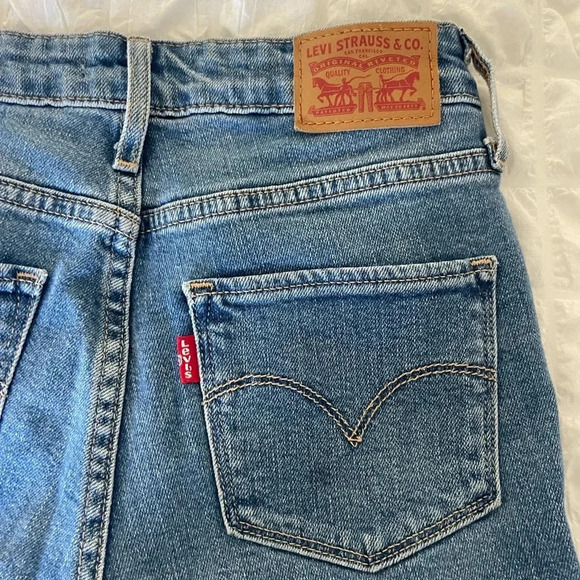 Levi’s high rise skinny denim - Picture 12 of 12